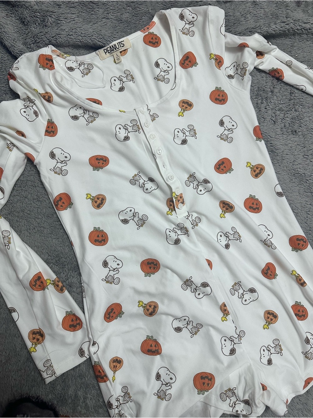 Peanuts women’s White Snoopy & Pumpkin Button-Front Pajama Top